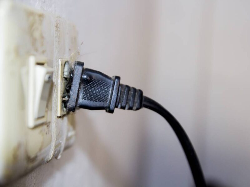 6 dấu hiệu cảnh báo sự cố điện trong nhà cần khắc phục ngay lập tức